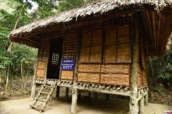 Hình 2 4 Di tích Lán Khuôn Tát GV có thể miêu tả kết hợp tường thuật cho HS 3