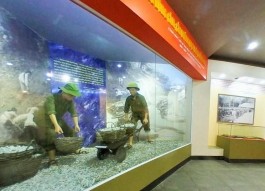 Hình 5 Di tích Lán Tỉn Keo Hình 6 Di tích TNXP 915 Bắc Thái 4