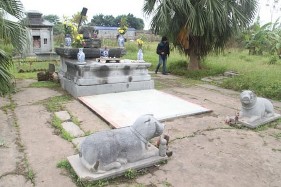 Ảnh 5 Nhà bia Tiến sĩ Nguyễn Ý Ảnh 6 Lăng đá Quận Vân 6