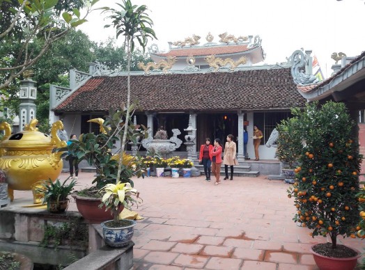 6 4 Mặt trước di tích Nguồn Tác giả chụp tháng 10 2017 6 7 Gian giữa Tiền 5