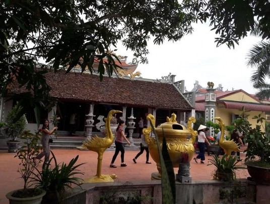 6 4 Mặt trước di tích Nguồn Tác giả chụp tháng 10 2017 6 7 Gian giữa Tiền 6