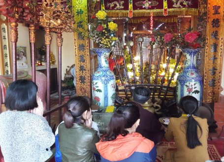 6 7 Gian giữa Tiền đường Nguồn Tác giả chụp tháng 10 2017 6 8 Ban thờ Công 7