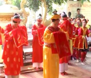 6 12 Nghi thức tế Nam quan và Nữ quan trong lễ hội Nguồn Tác giả sưu tầm 6 13 8