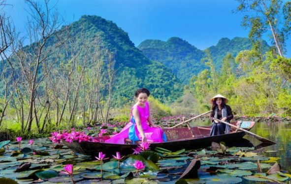 Nguồn http vtv vn van hoa giai tri mai thu huyen khoe sac ben hoa sung 2