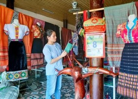 Hình 5 9 Khảo sát sản phẩm thổ cẩm Nguồn Tác giả luận án năm 2019 9