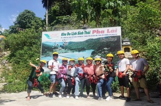 Hình 5 31 Khách du lịch trải nghiệm dịch vụ Zipline Nguồn Vi Thị Thắm năm 15