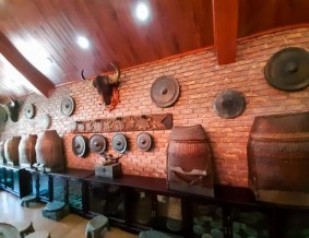 Hình 5 21 Cồng chiêng được người Thái Con Cuông lưu giữ tại nhà Nguồn 6