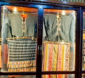 Hình 5 23 Trang phục người Thái Con Cuông được người dân lưu giữ tại nhà 7