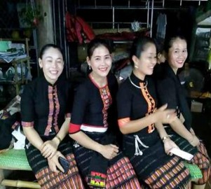 Hình 5 23 Trang phục người Thái Con Cuông được người dân lưu giữ tại nhà 8