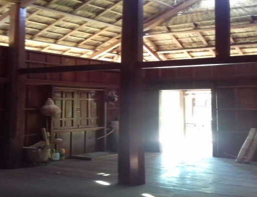 Hình 10 Cột chính nhà sàn truyền thống của người Raglai Hình 11 Nhà truyền 10