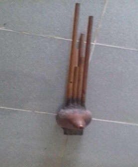 Hình 7 Khèn bầu của người Raglai Hình 8 Mã la của người Raglai Hình 9 Nhà sàn 7