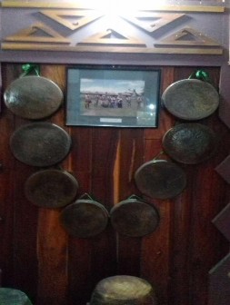 Hình 7 Khèn bầu của người Raglai Hình 8 Mã la của người Raglai Hình 9 Nhà sàn 8