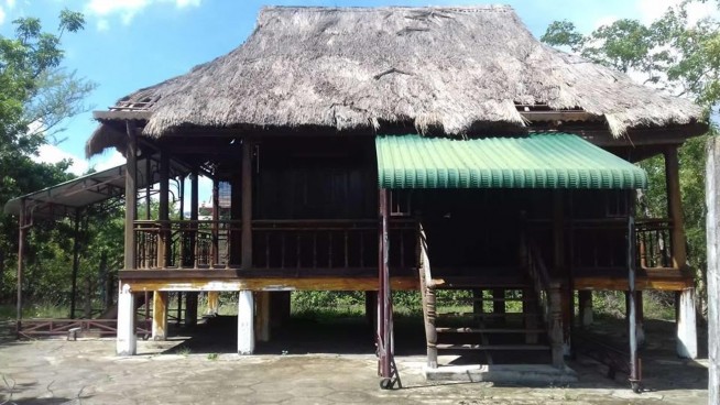 Hình 9 Nhà sàn truyền thống người Raglai tại Nhà truyền thống huyện Bác Ái 9