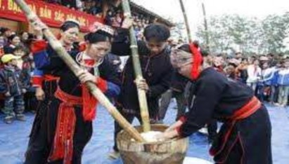 Hình 2 1 Thi giã gạo trong hội làng Bằng Cả Lễ cấp sắc 41 Lễ cấp sắc 1