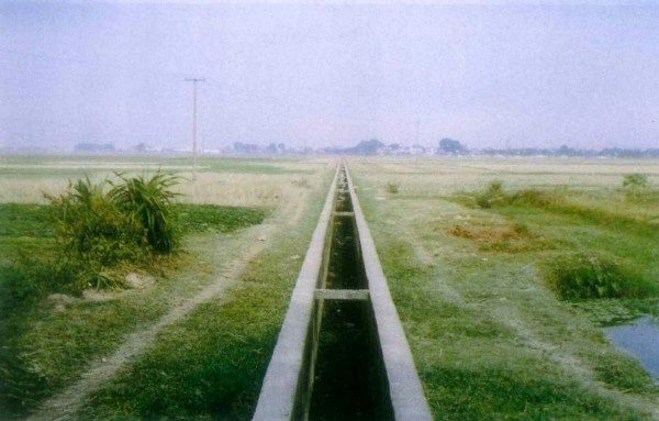 Mương dẫn nước ở xã Phù Lưu Tế Khu trung tâm y tế huyện Mỹ Đức Đồng 4