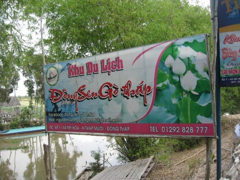 Hình 2 7 Bảng hiệu Khu du lịch Đồng Sen Gò Tháp Ngày chụp 20 12 2015 8