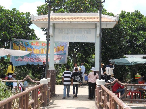 Hình 1 Cổng vào Khu DLST cồn Mỹ Phước – Kế Sách – Sóc Trăng Nguồn tác giả 1