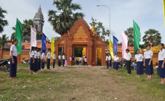 Nguồn http buddha vn Chùa Sóc Xoài Nguồn Phạm Thị Vui Làng nghề làm gốm màu 1