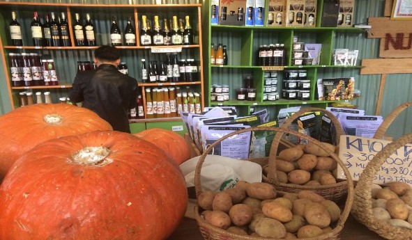 Hình PL 8 Khu bày bán các sản phẩm đặc sản của địa phương phường 9 8