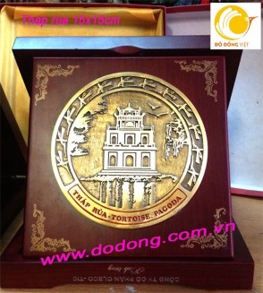 Hình 5 Đĩa đồng hình hồ Gươm Nguồn http dodong com vn vn Hình 6 Cửa hàng bán 2