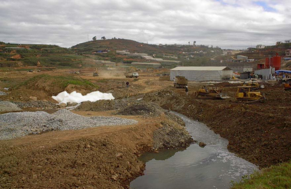 Hình 1 6c Sự xuất hiện bọt tại suối Cam Ly cuối đường Kim Đồng Hình ảnh 4