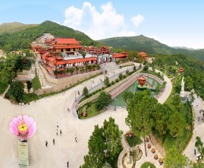 Chùa Ba Vàng Tượng phật chùa Ba Vàng Du khách ở Tháp Tổ Yên Tử 1