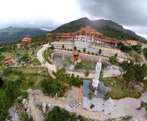 Chùa Ba Vàng Tượng phật chùa Ba Vàng Du khách ở Tháp Tổ Yên Tử 2