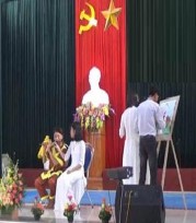 Cuối cùng là trao phần thưởng cho các đội tham gia sau khi thư kí tổng hợp 1