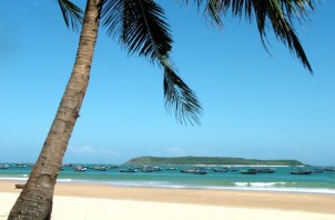 Bãi Biển Long Thủy Bãi Bàng Nguồn ảnh www phuyentourism gov vn Núi Đá Bia Núi Chóp 4