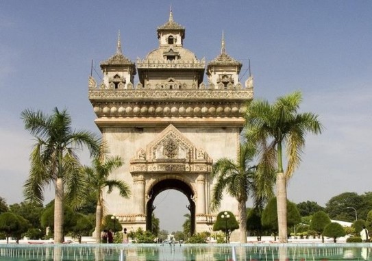 Ảnh 2 Khải Hoàn Môn Patuxay Nguồn www dulichlao com Ảnh 3 Chùa Phra Keo Nguồn www 2