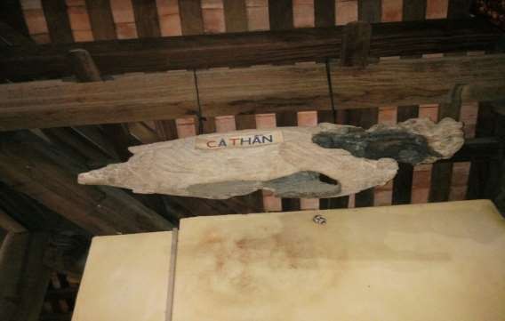 7 15 Cá thần bằng gỗ tại đền Quát Nguồn tác giả chụp ngày 17 10 2018 7 16 5