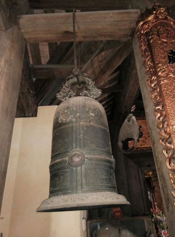 7 16 Chuông đồng tại đền Quát Nguồn tác giả chụp ngày 17 10 2018 7 17 Tượng 7