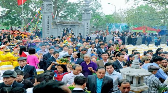 7 30 Người người chen nhau trong lễ hội mùa xuân đền Quát năm 2018 Nguồn Báo 10