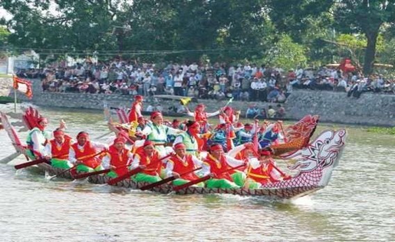 7 28 Hội thi bơi chải lễ hội Đền Quát năm 2011 Nguồn Ban quản lý di tích đền 8