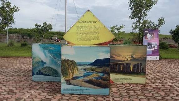 Hình ảnh trưng bày ngoài trời tại Khu di tích Thành nhà Hồ Nguồn Tác giả – 4