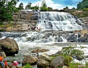 Hình 8 Thác Sao va Quế phong Hình 9 Bình minh trên biển Cửa Lò Hình 10 Người Đan 8