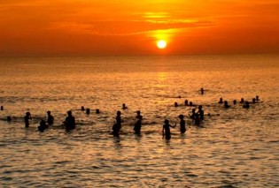 Hình 8 Thác Sao va Quế phong Hình 9 Bình minh trên biển Cửa Lò Hình 10 Người Đan 9