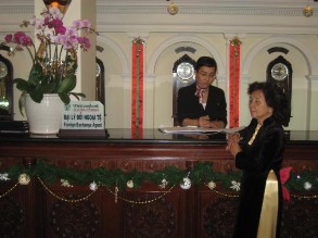 Hình 8 hình ảnh quầy lễ tân khách sạn Majectic 6