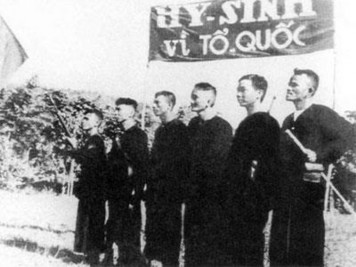Ảnh Lễ thành lập Đội Việt Nam tuyên truyền giải phóng quân Bên cạnh việc 2