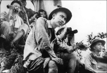 Bài thơ của Bác Chống gậy lên non xem trận địa Vạn trùng núi đỡ vạn trùng 5