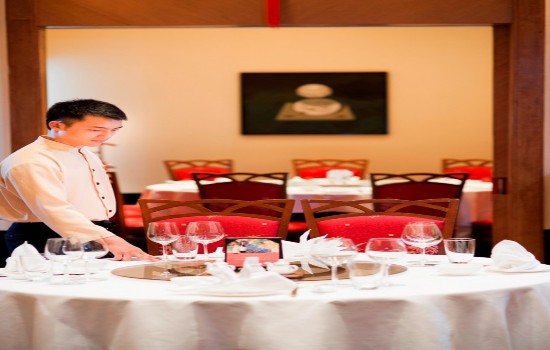 Hình 3 Không gian và nhân viên nhà hàng Tao Li Nguồn Khách sạn cung cấp Hình 4 Một 3