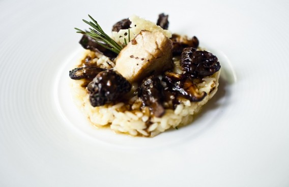 3 Nhà hàng Ba Miền–Khách sạn Hitlon Hanoi Opera Hình 9 Không gian nhà hàng Ba Miền 6