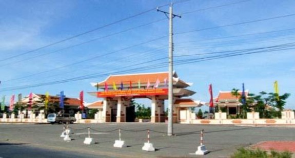 Hình 3 2 Đền thờ Phạm Hùng Sinh ra và lớn lên từ gia đình trung nông có truyền 2