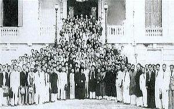 Chủ tịch Hồ Chí Minh và các đại biểu Quốc hội khóa I năm 1946 Nguồn Bảo 11