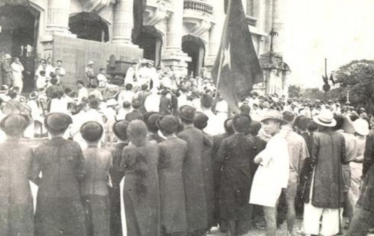 Nhân dân hưởng ứng Quỹ độc lập tại Quảng trường Nhà hát lớn tháng 09 1945 2