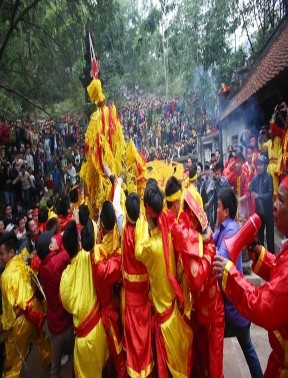 Hình 9 Đền Gióng Đền Thượng nguồn tác giả chụp 25 01 2018 Hình 19 Lễ hội 10