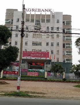 Hình 25 Ngân hàng Nguồn tác giả chụp 06 03 2018 Hình 26 Khu vui chơi Nguồn tác giả 1