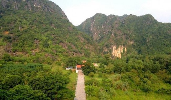 Hình 4 1 Động Hoa Lư ở Thung Lau Đền thờ Tứ vị Hồng Nương xã Gia Vân thờ 4 1