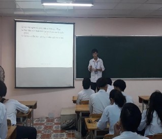 Học sinh Trường THPT Lê Quí Đôn Hà Nội và Trường THCS THPT Nguyễn Tất Thành 3