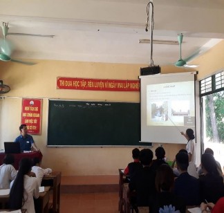 Học sinh Trường THPT Cầm Bá Thước Thanh Hóa và HS Trường THPT Mông Dương Quảng 5